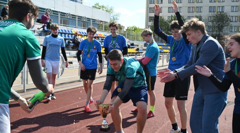 Первый курс сенсационно взял два футбольных трофея за один сезон!